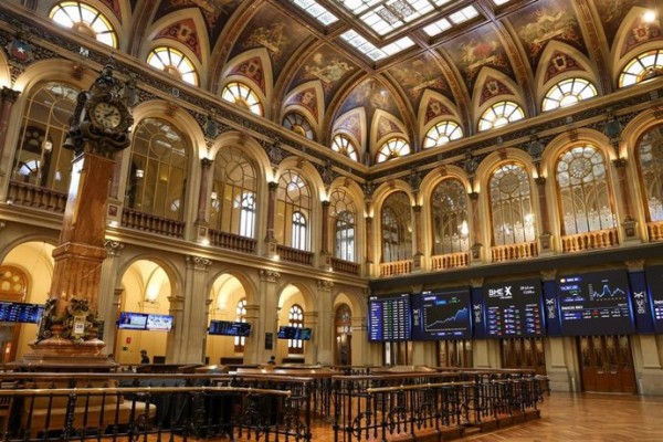 El Ibex 35 recupera los 17.100 puntos, un 1,54% más, ante las expectativas de desescalada en Irán