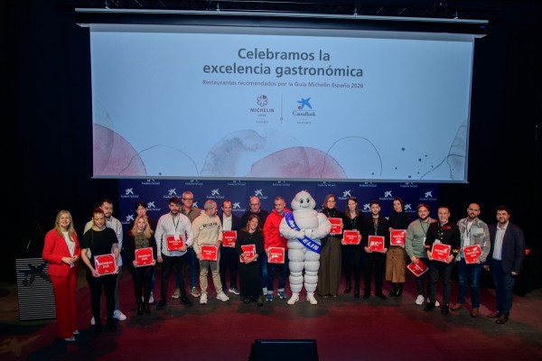 CaixaBank entrega a sesenta restaurantes de la Comunitat Valenciana y Región de Murcia las placas de la Guía Michelin 2026 
