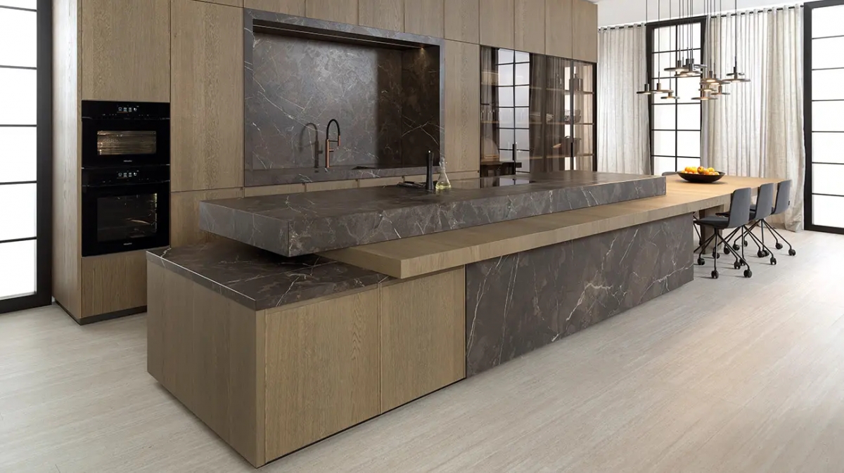Cocina E7.70vs Roble Arido Soft – XTONE Breccia Imperiale Texture de Gamadecor.