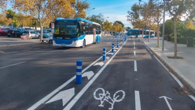 Benidorm asume la subida de las tarifas de bus escolar de los institutos: los alumnos pagarán lo mismo