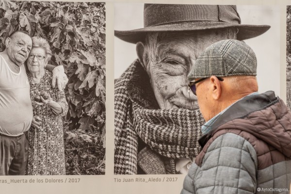 Un gran escaparate para la fotografía en Cartagena: 66 artistas exponen más de 270 imágenes en 14 calles