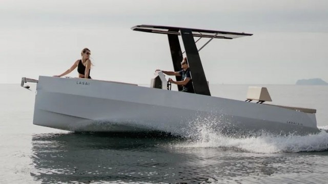 LASAI, el fabricante español de barcos 100% eléctricos con recarga solar, llega al sureste español de la mano de Concesiones Nautix