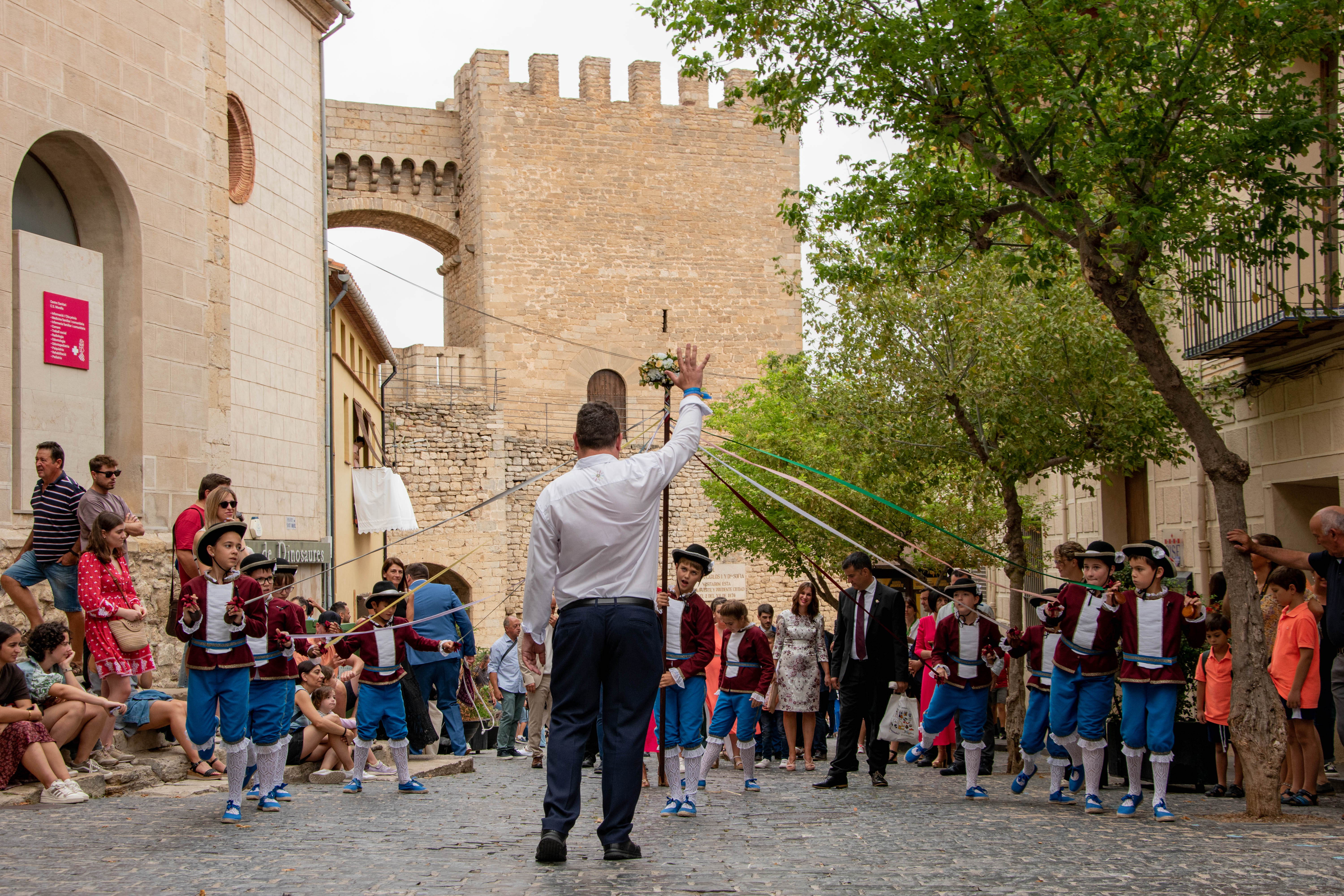 Las danzas de Arts i Oficis y los Teixidors protagonizan la penúltima jornada del 55 Sexenni 