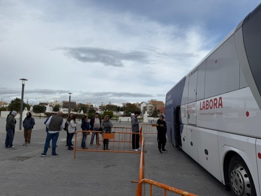Paterna refuerza las oportunidades laborales con la visita del autobús Labora a la ciudad