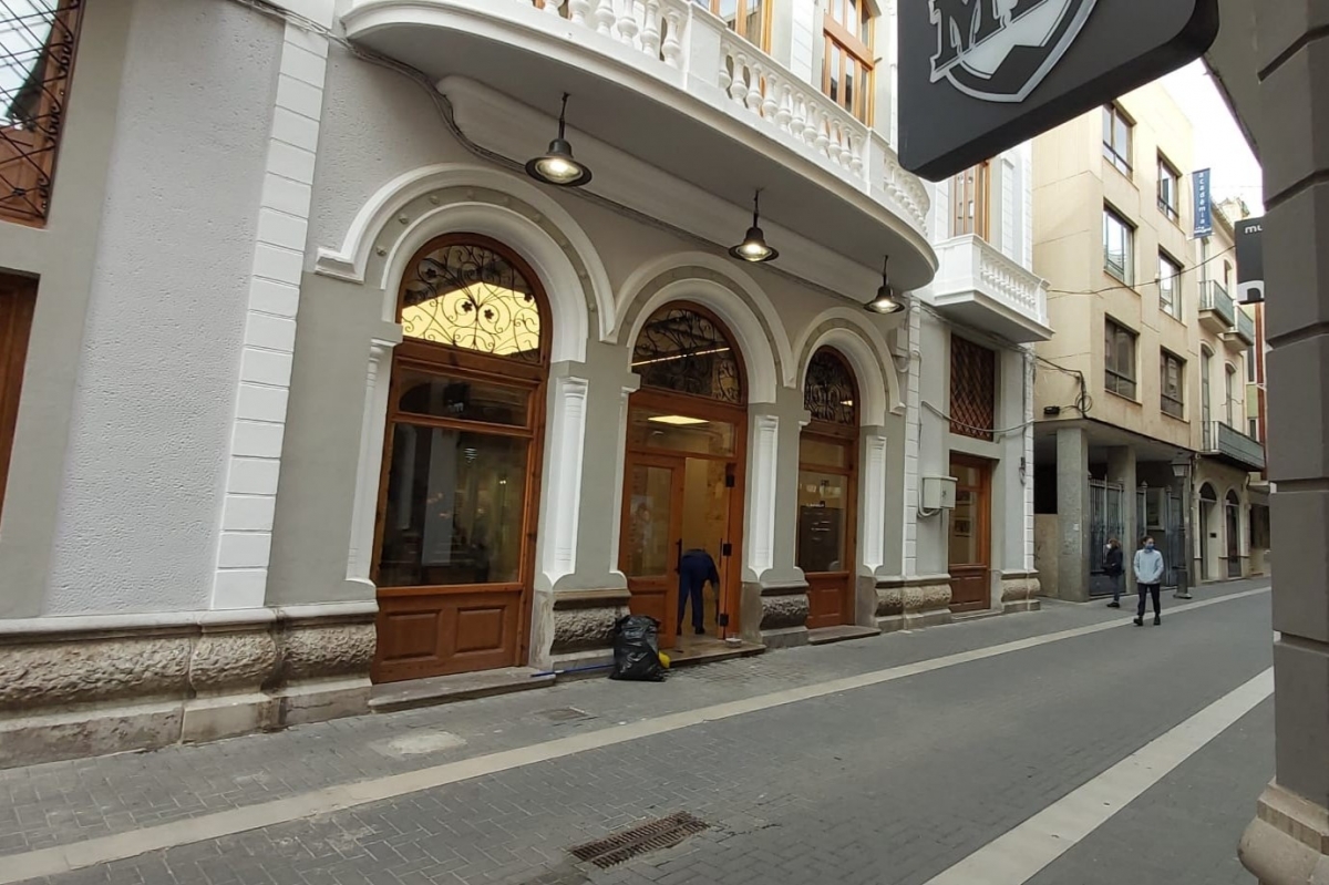 La empresa adjudicataria eliminará pintadas o grafitis en fachadas municipales en un plazo máximo de 72 horas.