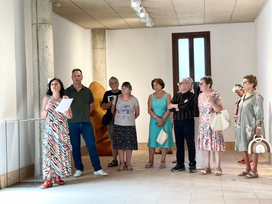 El Convento de Viver expone la escultura de los Premios Manolo Valdés de Altura