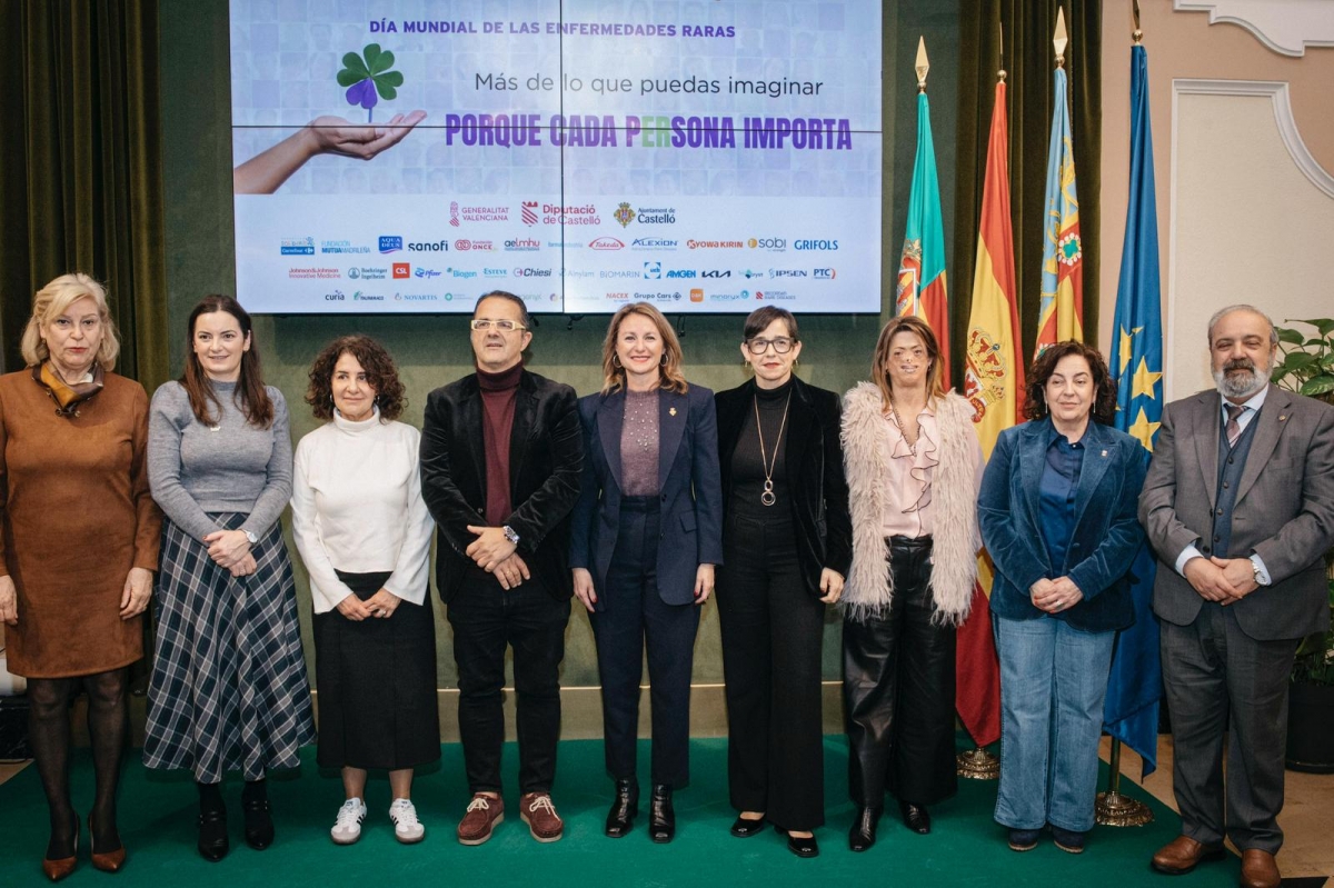 Autoridades y representantes de FEDER, tras el acto.