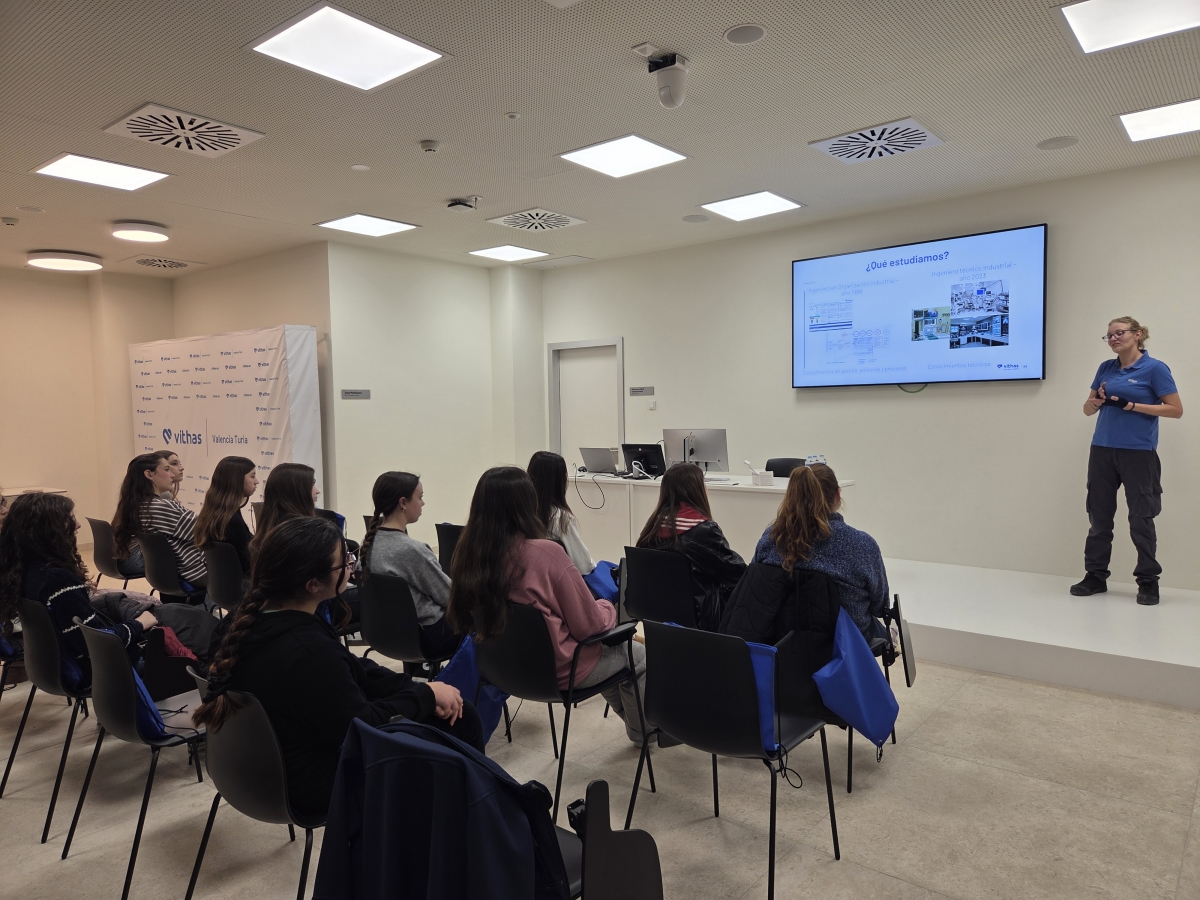 El Hospital Vithas Valencia Turia y Fundación ASTI impulsan las vocaciones científicas y técnicas entre niñas y jóvenes