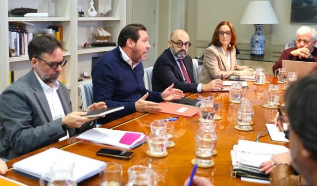 Termina sin acuerdo la reunión de Óscar Puente y sindicatos por la huelga, pero volverán a reunirse mañana