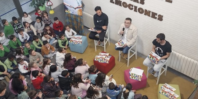 El colegio público de Hurchillo crea un álbum de cromos sobre las grandes leyendas del deporte mundial