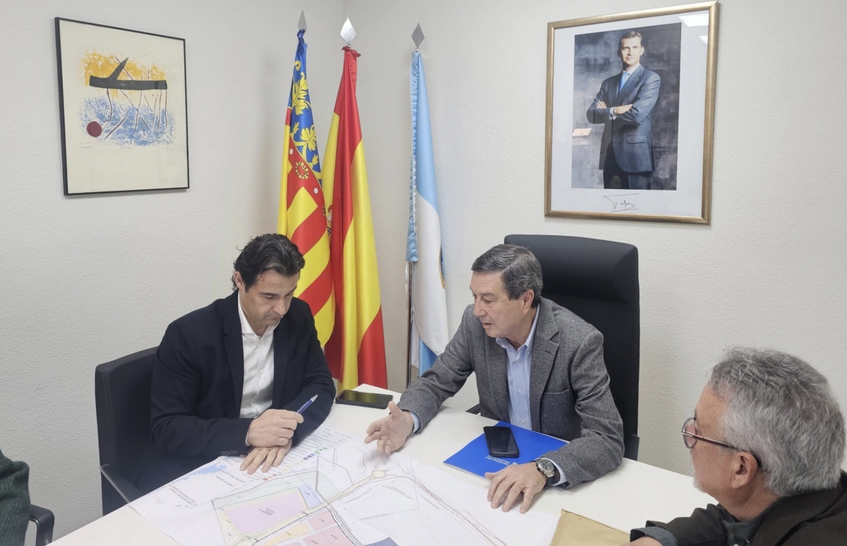 El conseller de Sanidad y el alcalde de Torrevieja,  Eduardo Dolón, este miércoles.