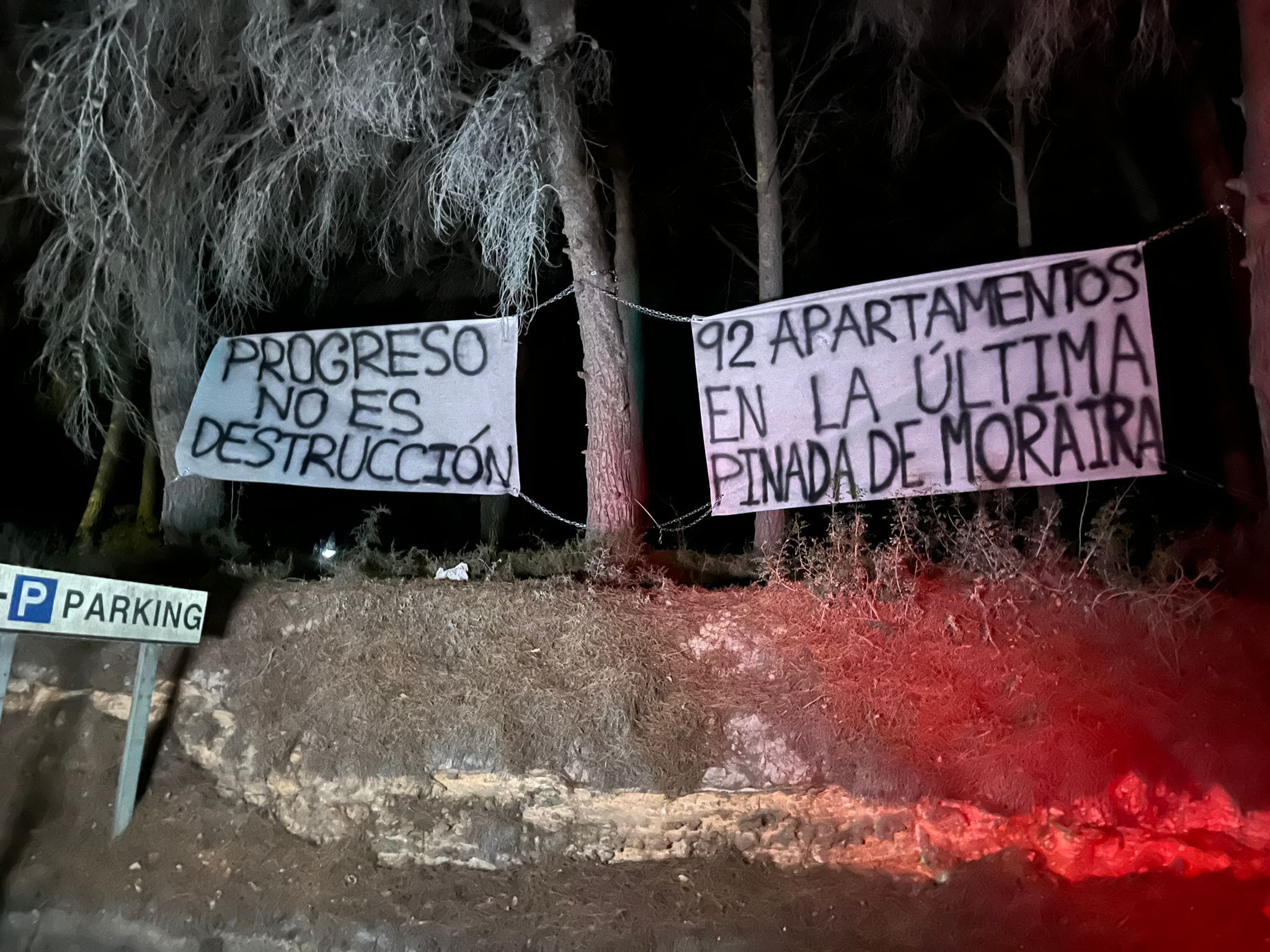 Vecinos de Moraira protestan en la Pinada de la Ampolla para 