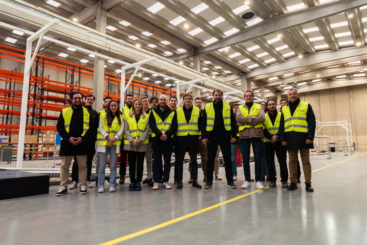 Los coches de Liux amplían con fábrica en La Mancha y mantienen en Elche el desarrollo de la carrocería