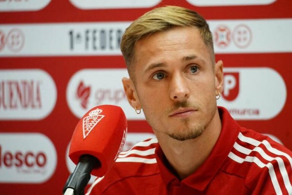 Isi Gómez, del Real Murcia, volverá a operarse en este caso del tobillo derecho 