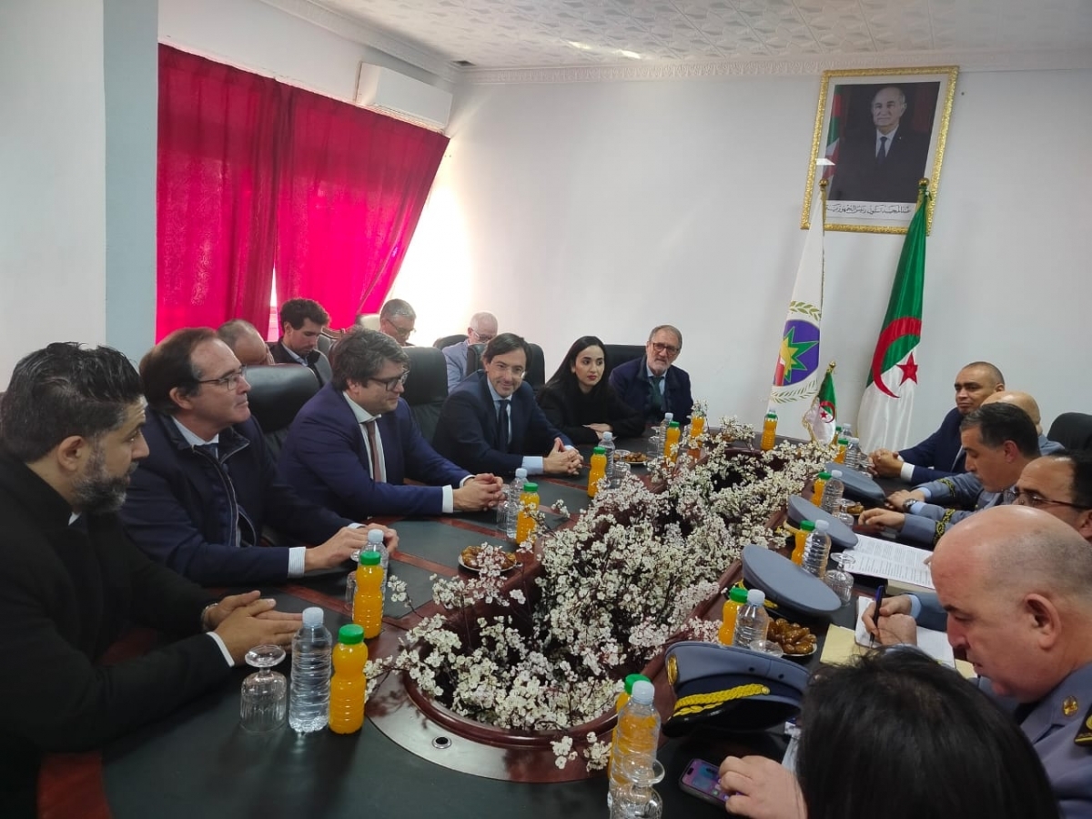 El Puerto negocia para implantar un enlace de mercancías y otra línea más de pasajeros con Argelia