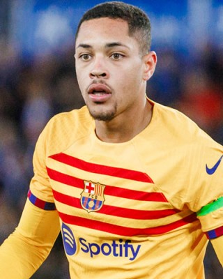 Vitor Roque llega a Sevilla para cerrar su cesión del Barcelona al Betis