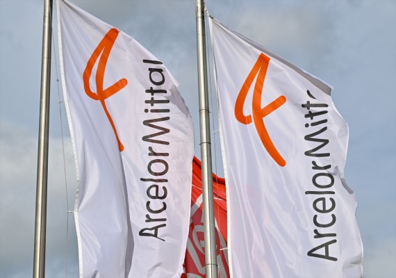 ArcelorMittal multiplica por más de dos su beneficio en 2025 y eleva un 9% el dividendo