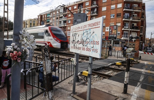 La Plataforma por el Soterramiento pide abordar el paso a nivel entre Alfafar y Sedaví en la comisión mixta de la Dana