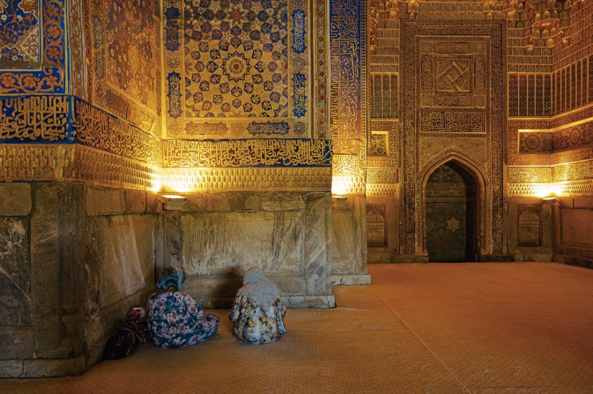 Dos mujeres rezan - Olga Briasco Dos mujeres rezan