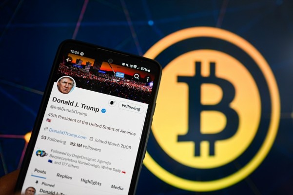 El bitcoin baja de 70.000 dólares y borra el 'rally' de Trump