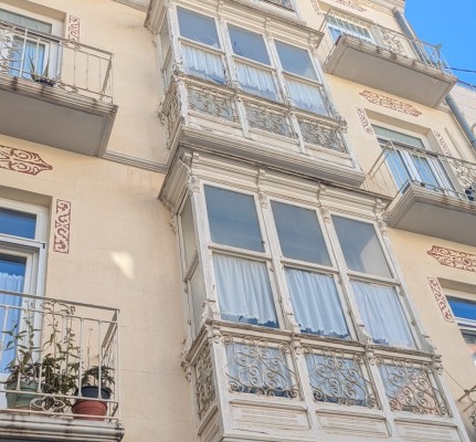 La burocracia ahoga a una comunidad de propietarios que trata de rehabilitar su edificio de 1920 en Cartagena con fondos europeos
