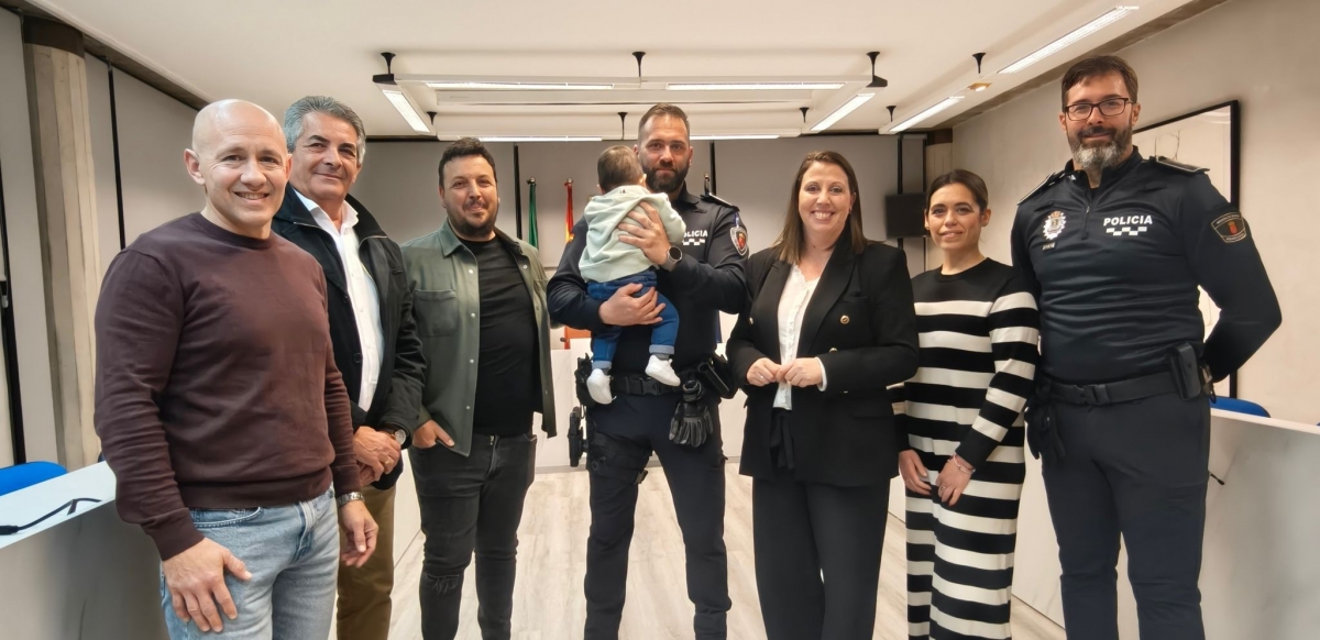 Dos policías de Ceutí salvan la vida de Bruno, un bebé de apenas un año que sufrió un atragantamiento