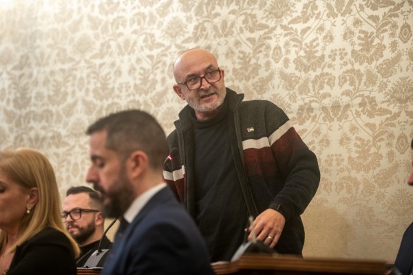 EU sondea un voto de censura en Alicante tras la crisis de las VPP y fuerza a Vox a retratarse