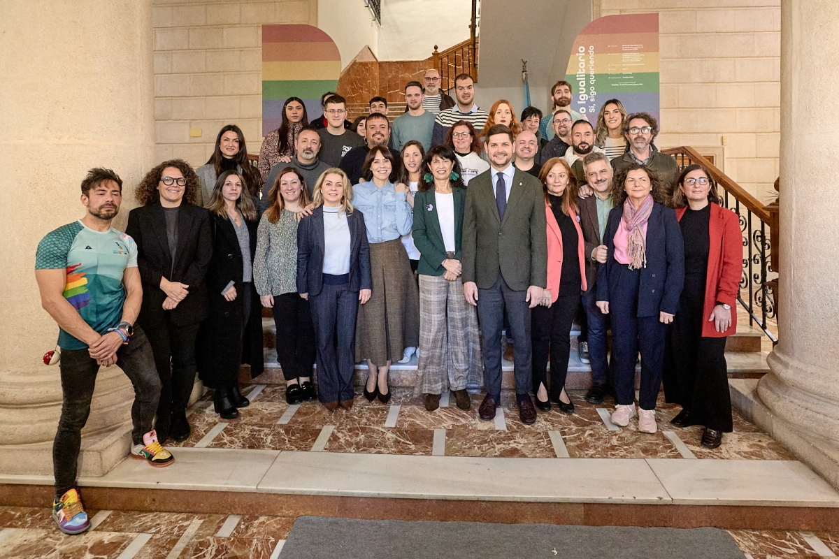 Reunión con colectivos LGTB+.