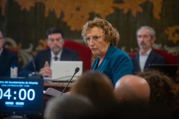 PSOE y Compromís priorizan la dimisión de Barcala por voluntad propia