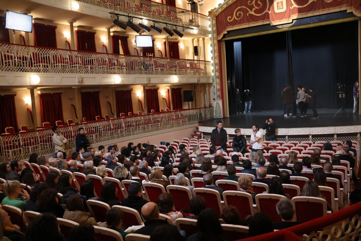 ¡Silencio! Se rueda la película 'El Desvío' en el teatro Concha Segura de Yecla 