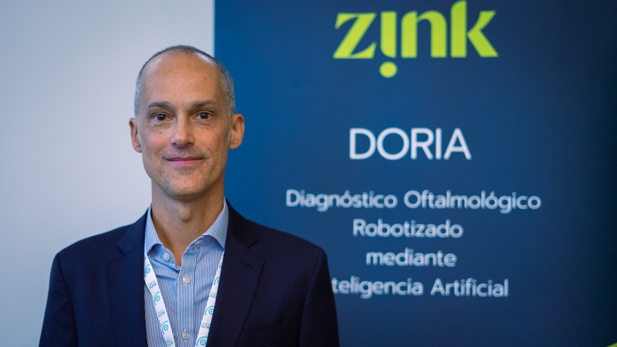 Doria cumple tres años y presenta en Elche su avatar para mejorar la atención a pacientes oftalmológicos.