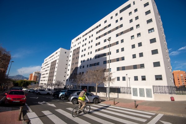 Alicante y Vivienda se conciertan para 'recomprar' las VPP de San Juan que salgan a la venta