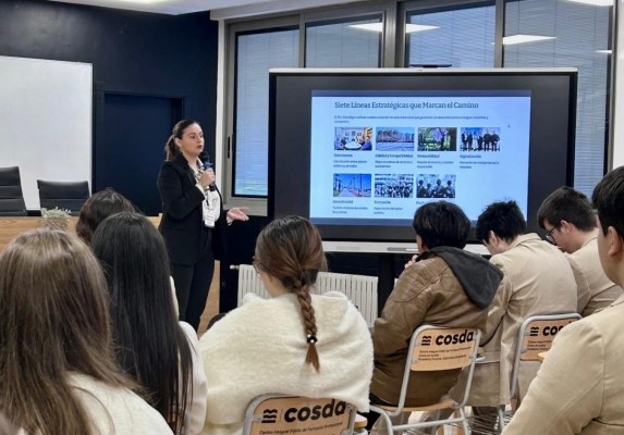 De la digitalización al marketing: Castelló expone su estrategia turística en la escuela Costa de Azahar