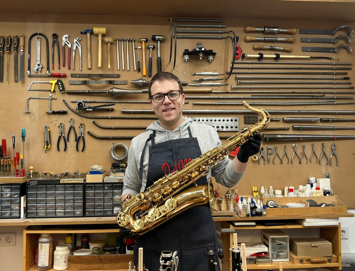 Soneja fusiona la pasión y la destreza técnica para dar una nueva vida a los instrumentos musicales