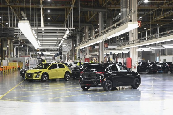Stellantis cae un 25% en Bolsa tras reconocer cargos de 22.200 millones por reajuste de negocio en 2025