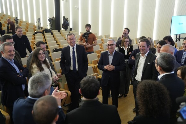Sabadell se deja un 4,7% en Bolsa tras la salida de González-Bueno y la presentación de sus cuentas