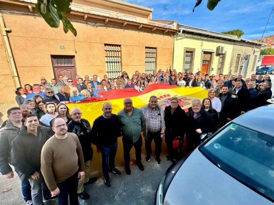 Vox Alicante exhibe músculo ante más de 200 alicantinos en un almuerzo en plena crisis de las viviendas protegidas