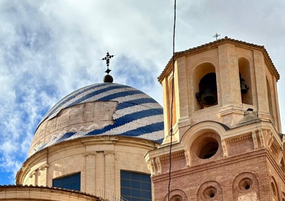 La alcaldesa de Yecla pide a los vecinos que devuelvan los azulejos de la basílica