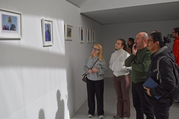 'Los colores de la memoria' llega a Las Torres de Cotillas mezclando fotografía, pintura y salud mental