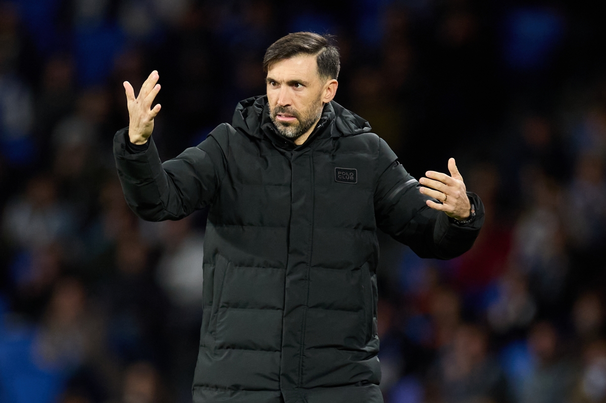 Eder Sarabia da instrucciones desde la banda