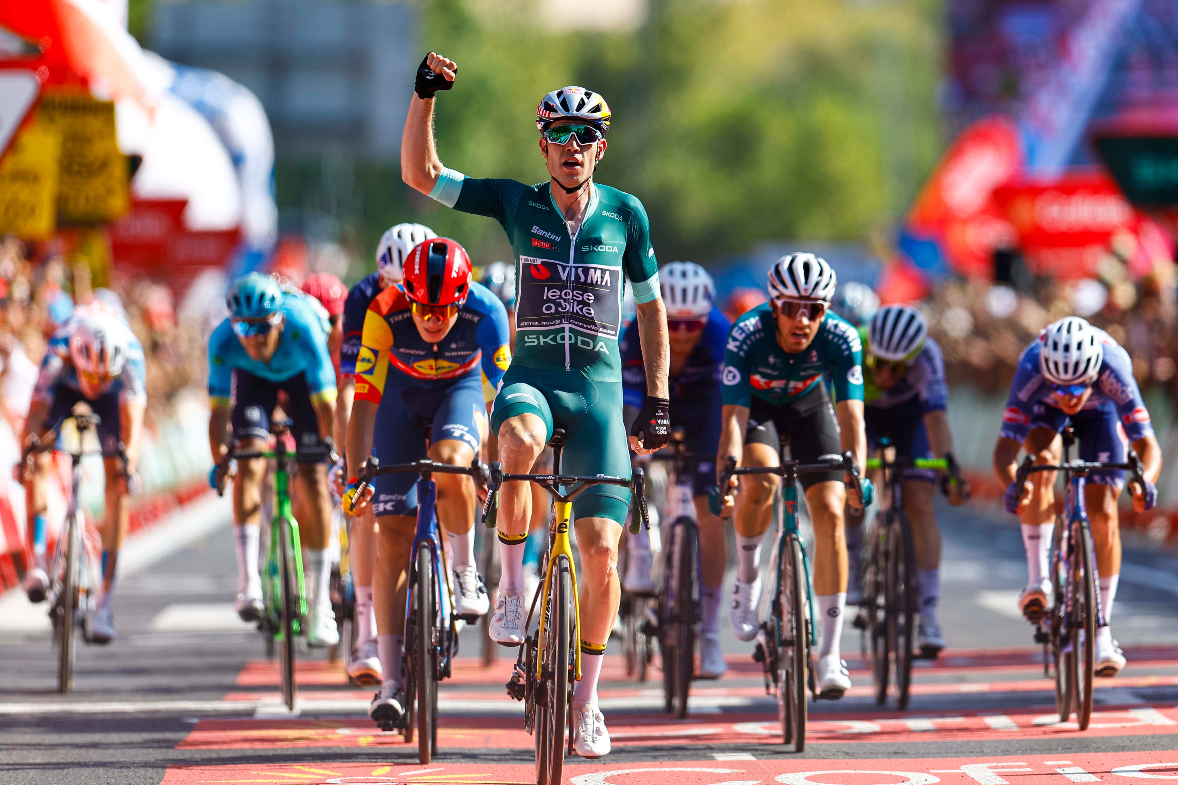 Wout van Aert exhibe poderío y consigue en Córdoba su segundo triunfo