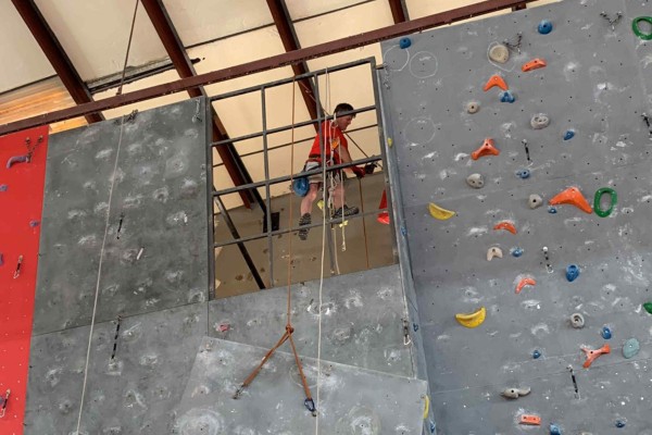 Onda mejora y amplía el rocódromo municipal para impulsar la escalada deportiva
