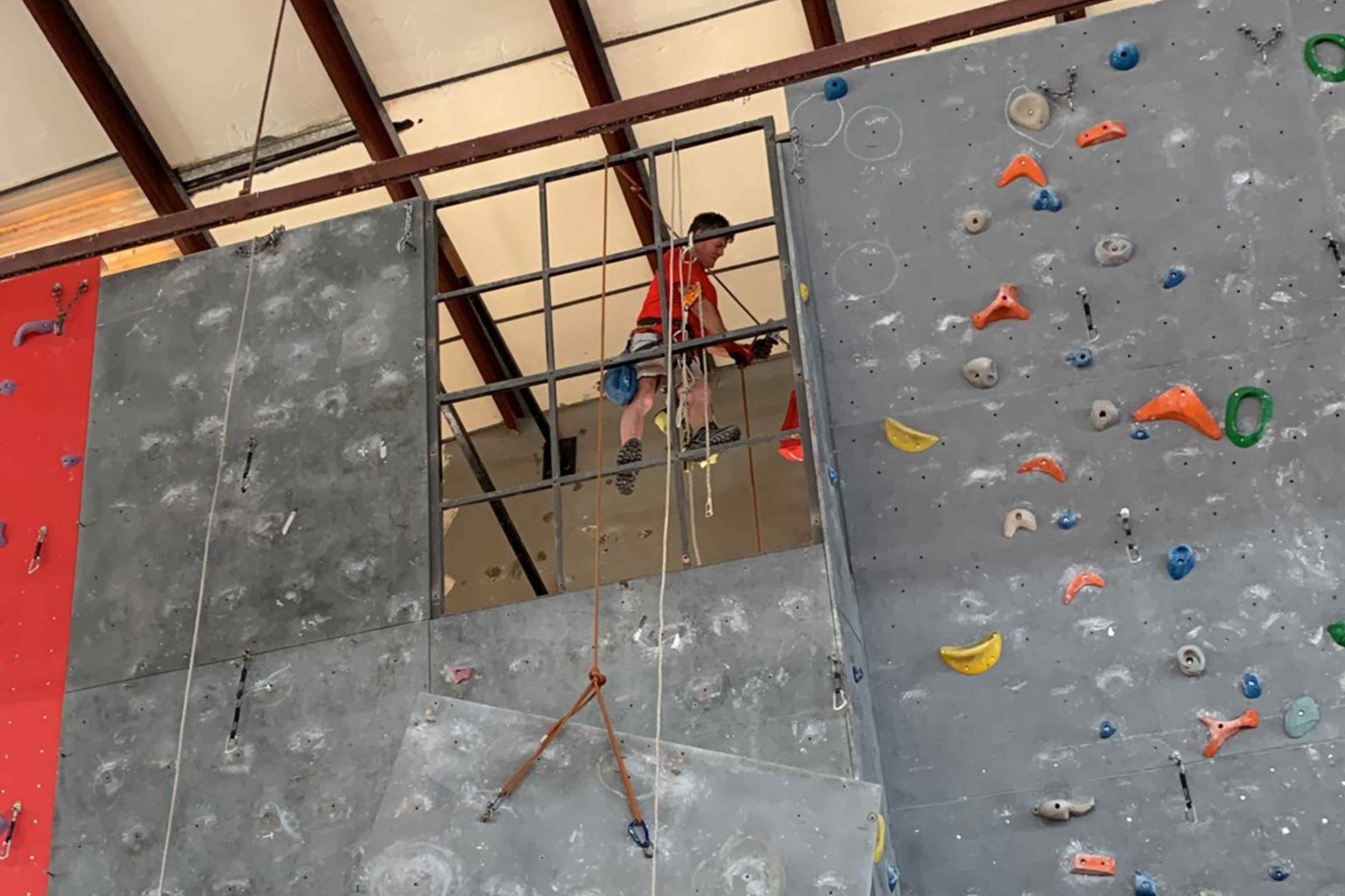 Onda mejora y amplía el rocódromo municipal para impulsar la escalada deportiva
