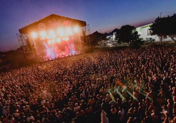 La OCU denuncia una decena de festivales de música por 