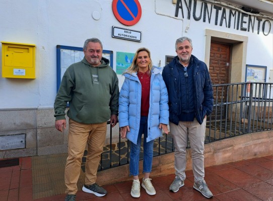 La delegada del Consell aborda en Fuente la Reina y Villanueva de Viver los retos del interior de Castellón