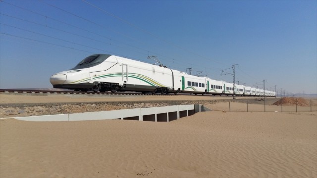 Puente firma la continuidad de Renfe en el 'AVE a La Meca' hasta 2038 y la compra de 20 trenes a Talgo