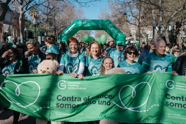 Miles de castellonenses muestran su solidaridad en una marcha contra el cáncer