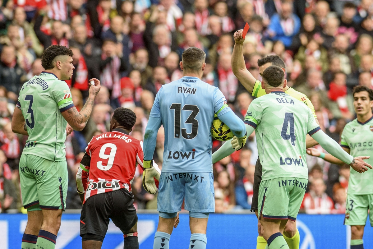 Las notas del Athletic Club 4-2 Levante UD: La expulsión de Matturro condiciona todo