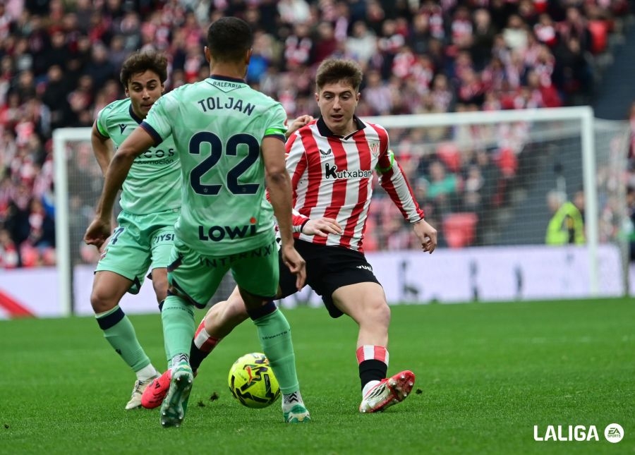 Los levantinistas Matturro y Toljan, bajas por sanción ante el Valencia en el derbi