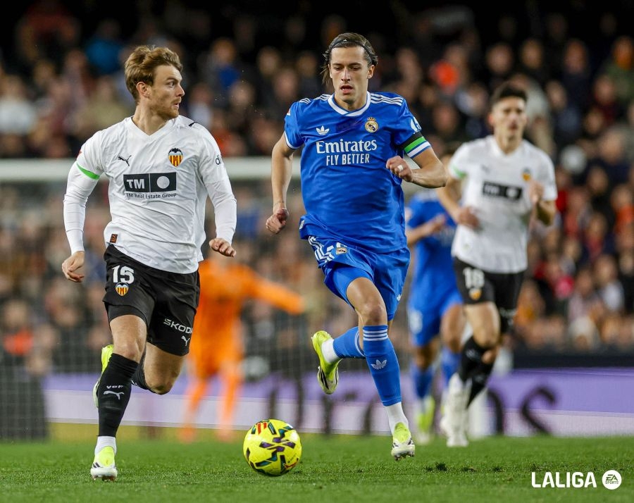 Las notas del Valencia CF 0-2 Real Madrid: Corberán ya sabe lo que piensa Mestalla...